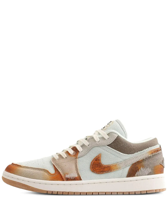 1 Low-Top Sneakers
