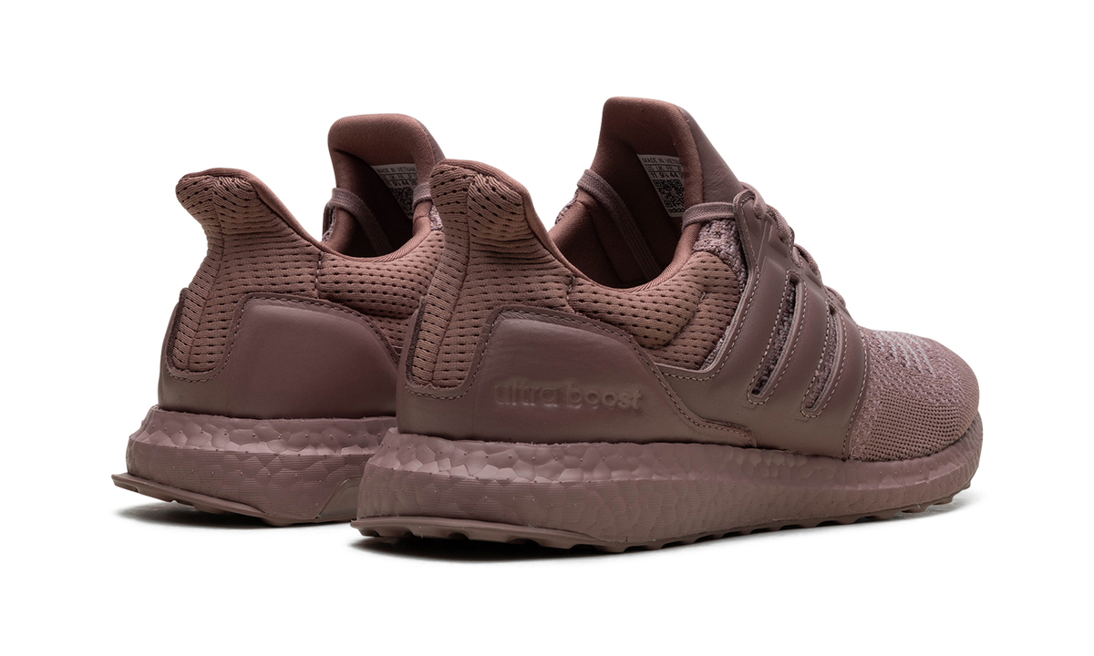 ULTRABOOST 1.0 WMNS "Wonder Oxide" GY9903