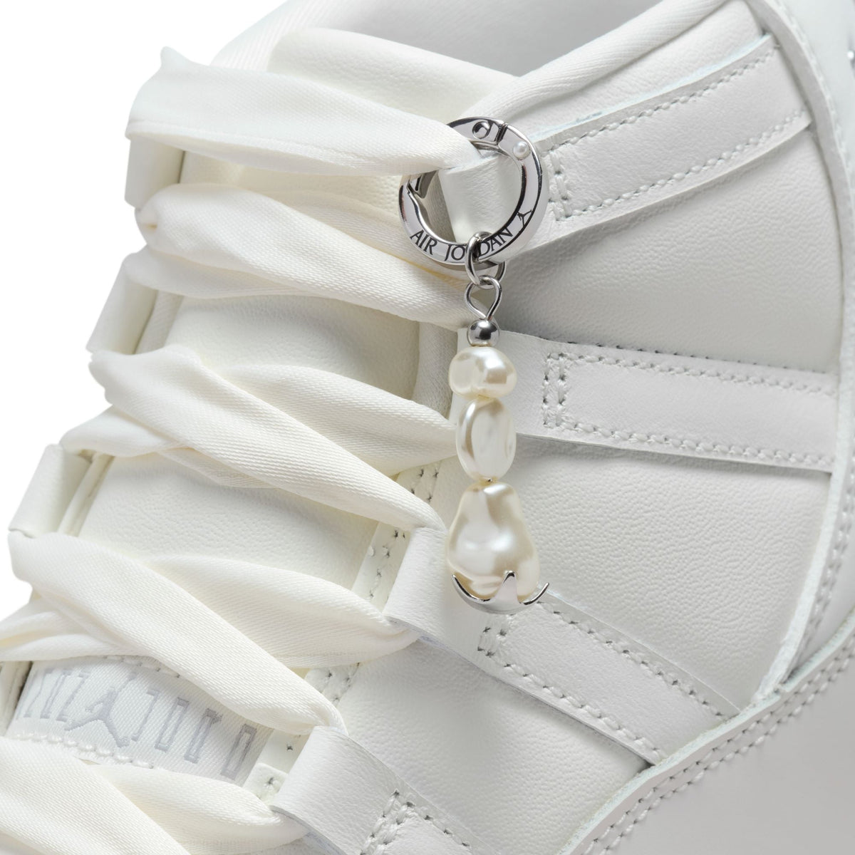 Air Jordan 11 Retro "Pearl" - Women's