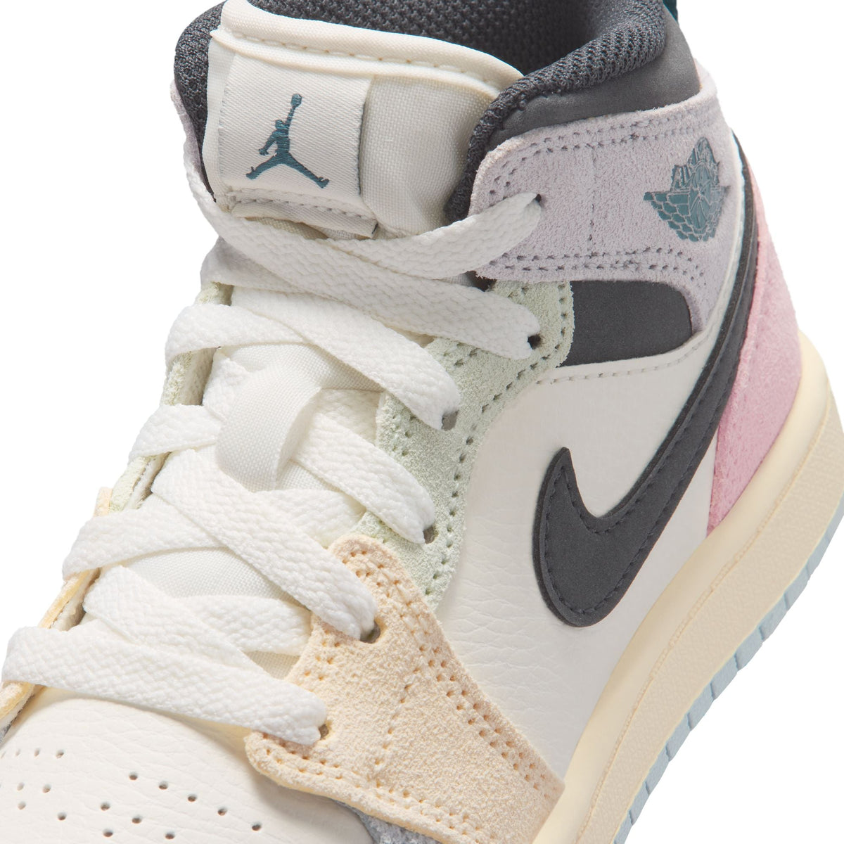 Air Jordan 1 Mid SE - Youth Sneakers