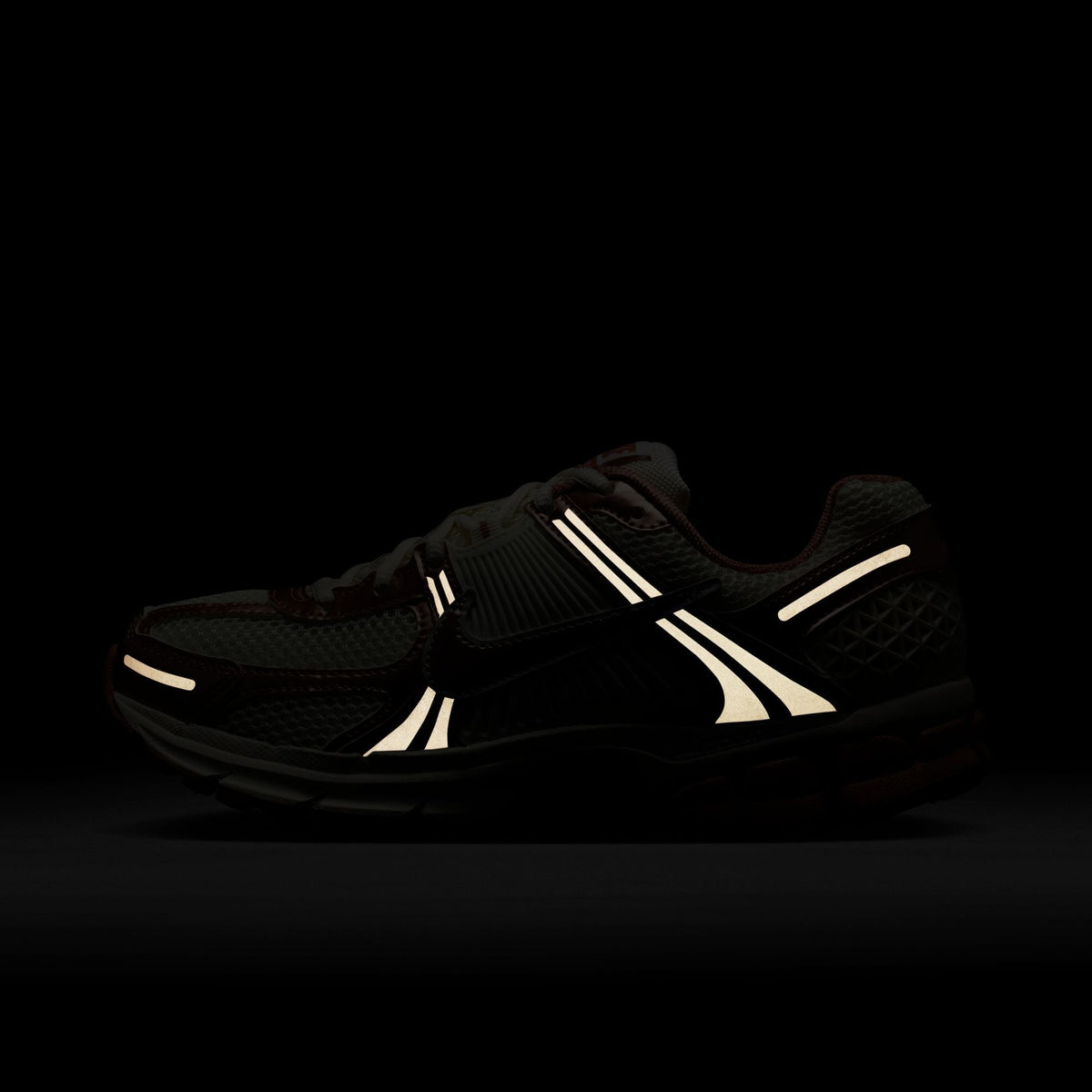 Nike Zoom Vomero 5 - Women's