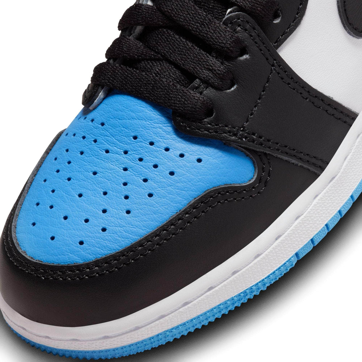 Air Jordan 1 Retro High OG "UNC Toe" - Boy's GS