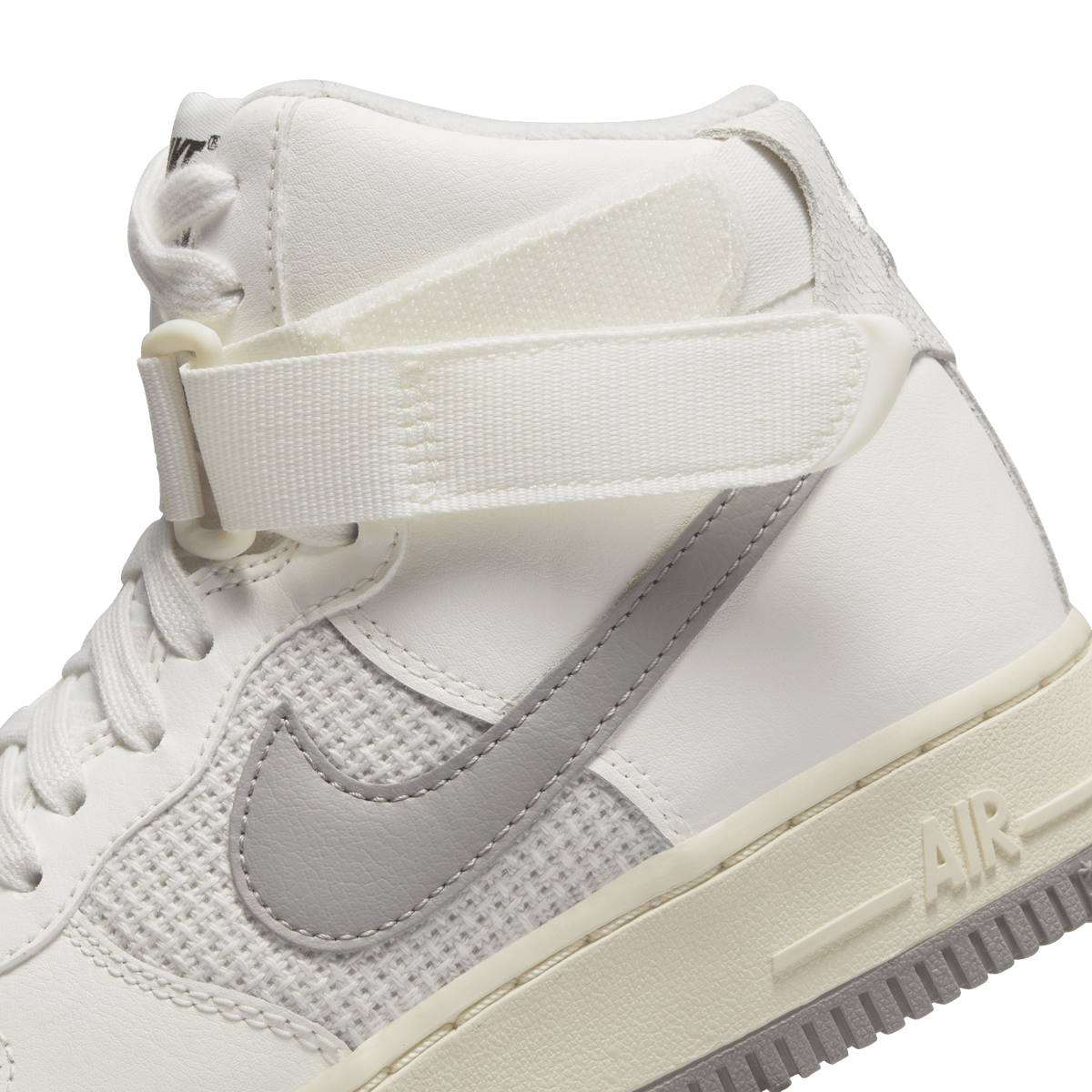Nike Air Force 1 High LE