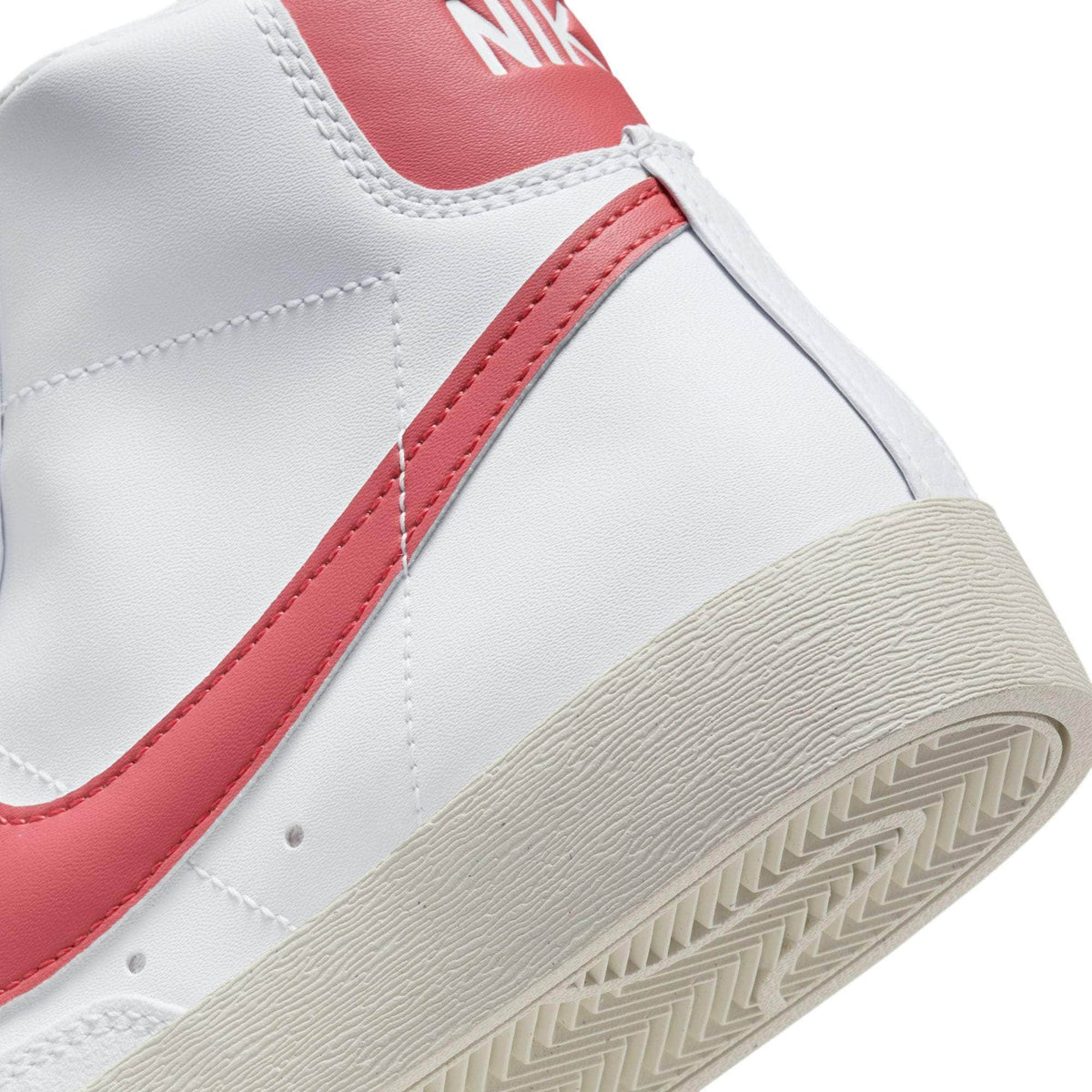 Nike Blazer Mid 77 - Women's