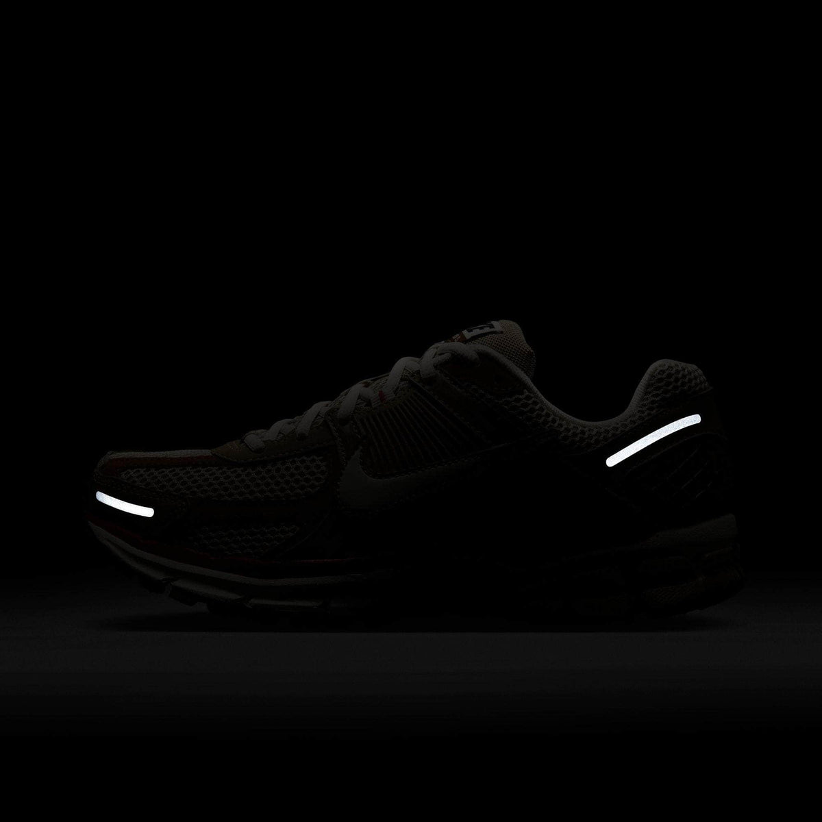 Nike Zoom Vomero 5 - Women's