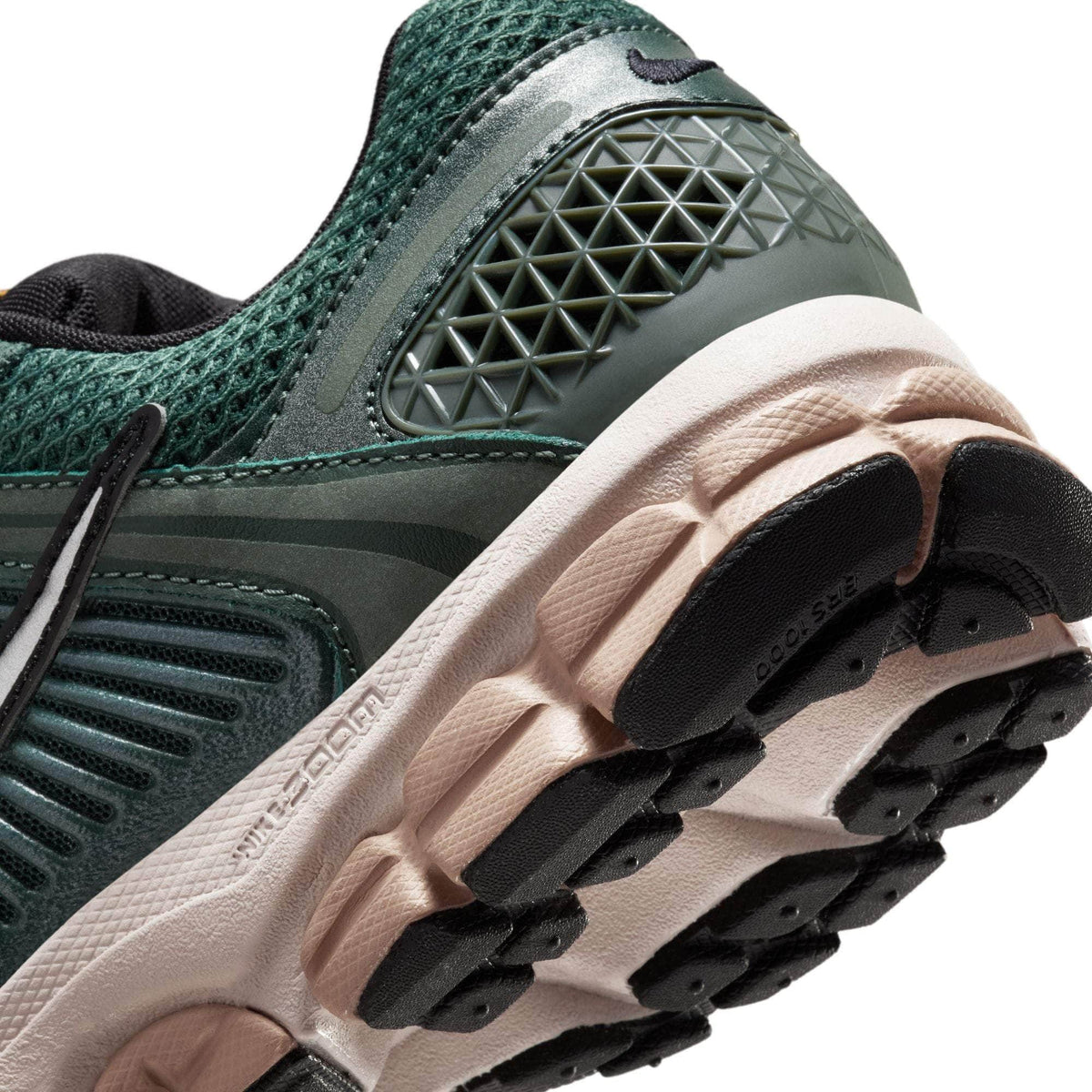 Nike Zoom Vomero 5 - Women's