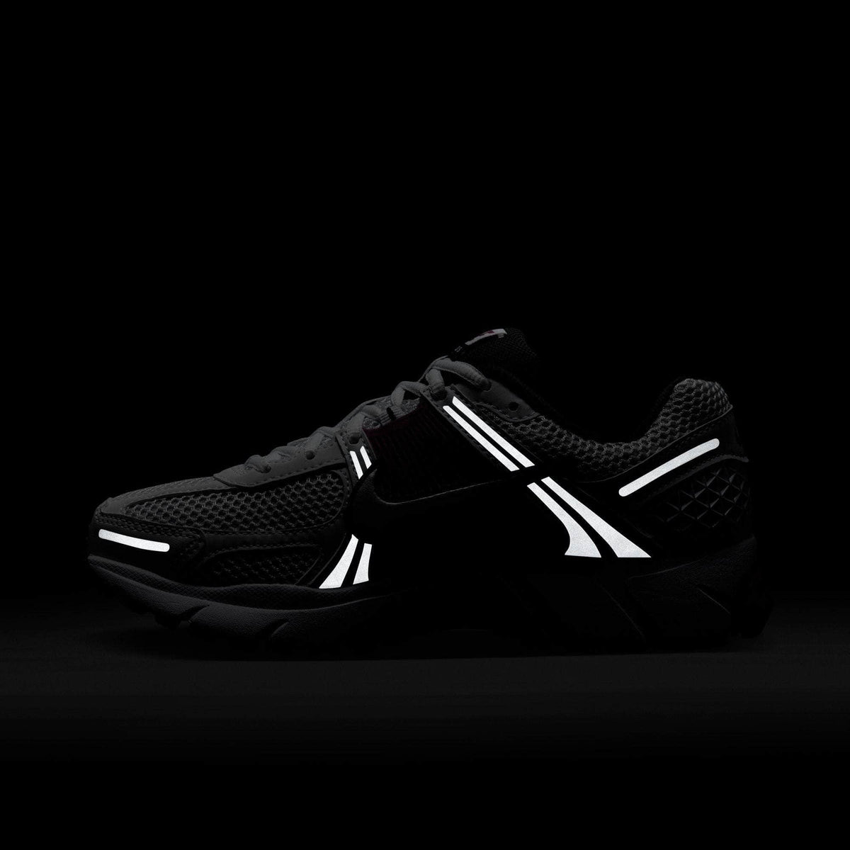 Nike Zoom Vomero 5 - Women's